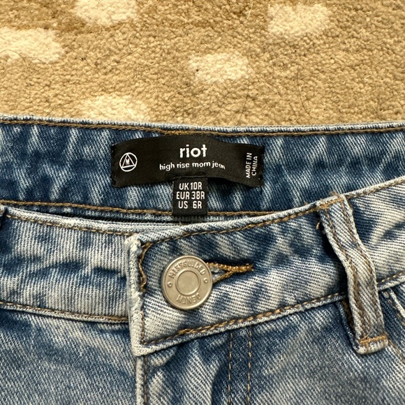 Missguided Riot High Rise Mom Jean - Picture 3 of 4